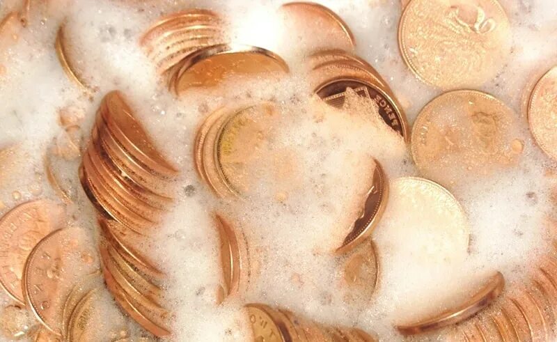Начищенная медь. Коррозия медных монет. Потускневшая медь. Чистить монеты. Как чистить монеты в домашних условиях