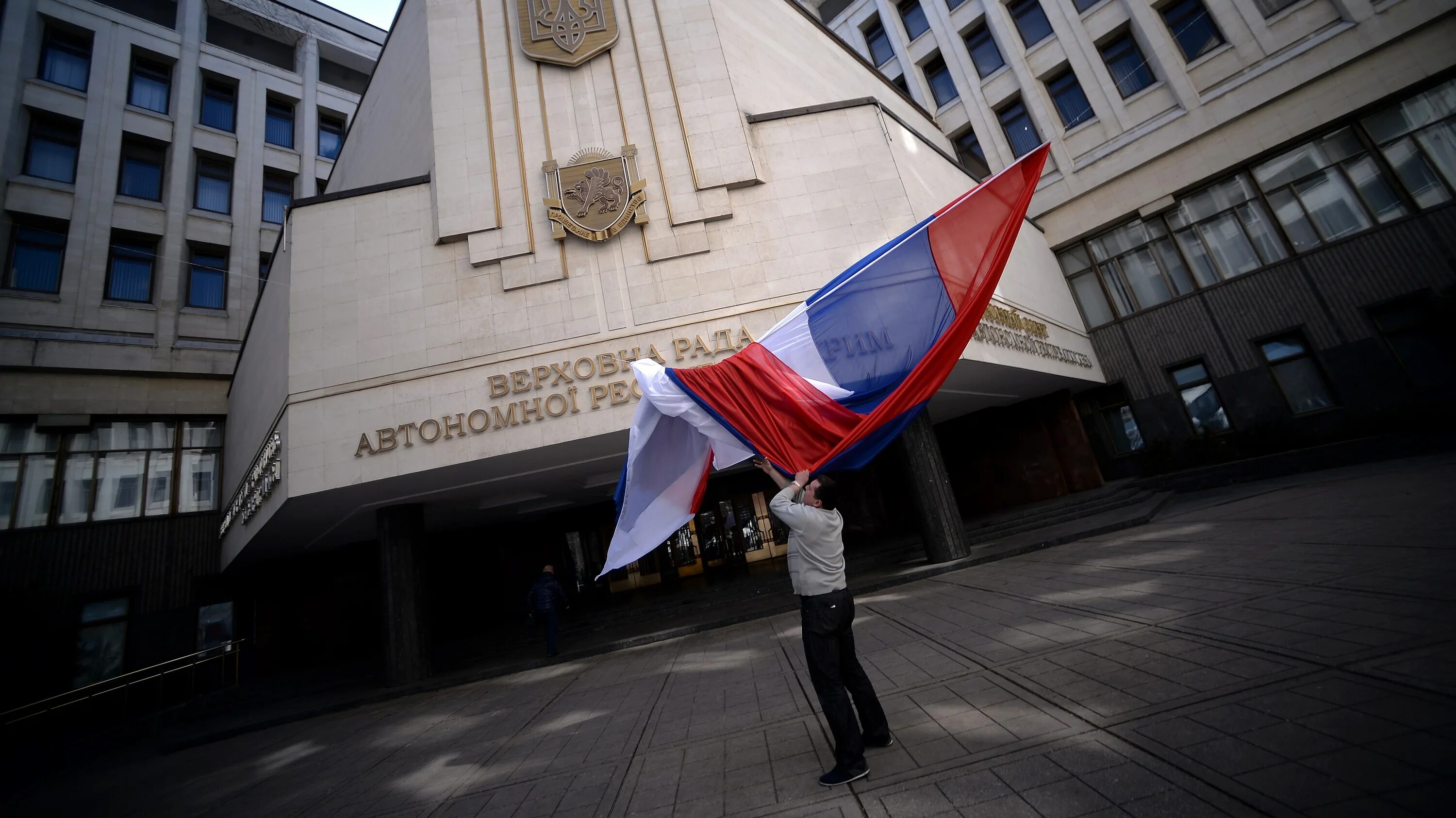 Russian federation occupies. Аншлюс Крыма. Парламент Республики Крым. Аншлюс Украины. Крым плюс Россия.