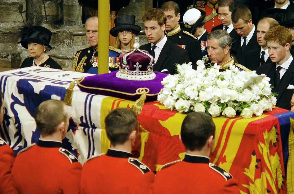 Похороны королевы Елизаветы 2002. Королева мать Елизаветы 2 похороны.
