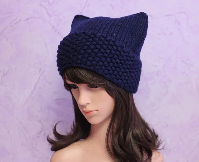 Шапка с ушками женская. Вязаная шапка с ушками. Вязанная шарка с ушками. Вязаная шапка с ушками. Котошапка китти.