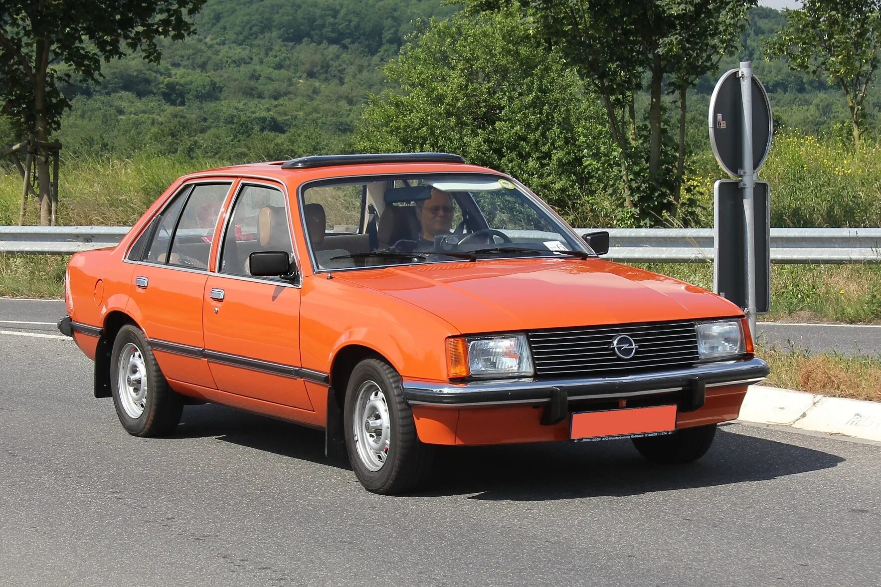 Опель рекорд купить. Opel Rekord e1. Opel Rekord 1982. Opel Rekord 1986. Opel Rekord 1977.