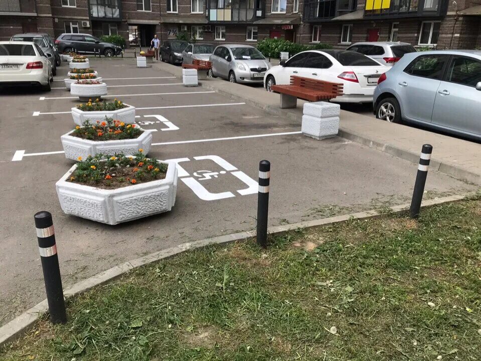 Закрыли автостоянку