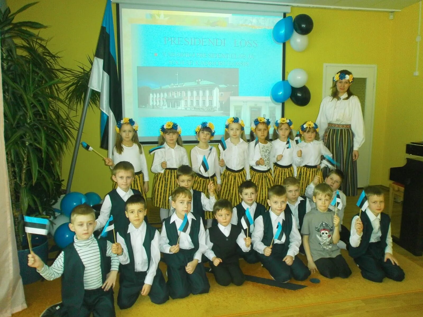Конкурс родничок. День независимости Эстонии 24 февраля. Поделки ко Дню независимости Эстонии. Эстония день независимости дети. Аппликации в д/с к Дню независимости Эстонии.