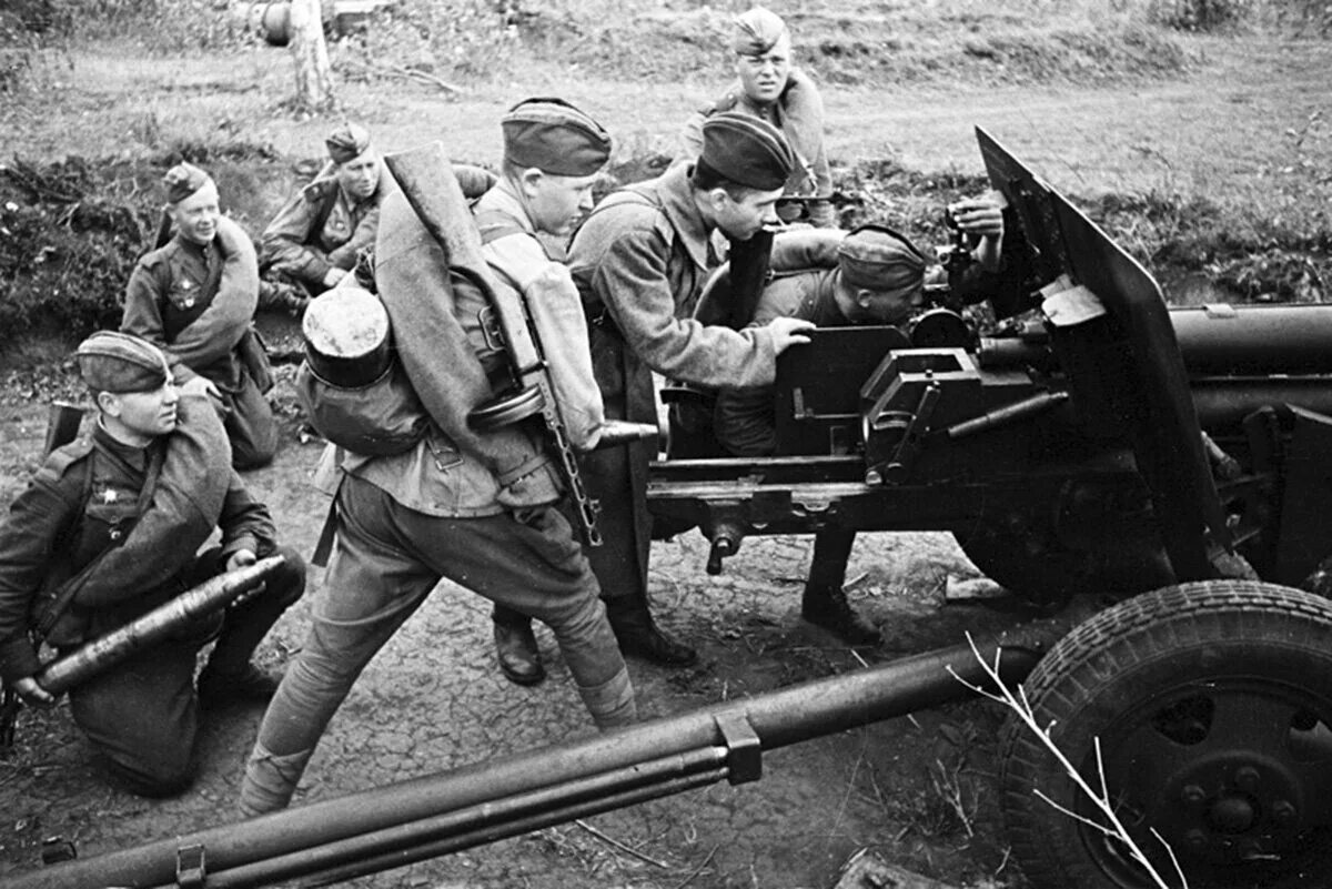 Артиллерия в годы великой отечественной. Артиллерия вов 1941-1945. Артиллерия зис 2. Артиллерия в годы великой отечественной. Артиллерия в годы великой отечественной.