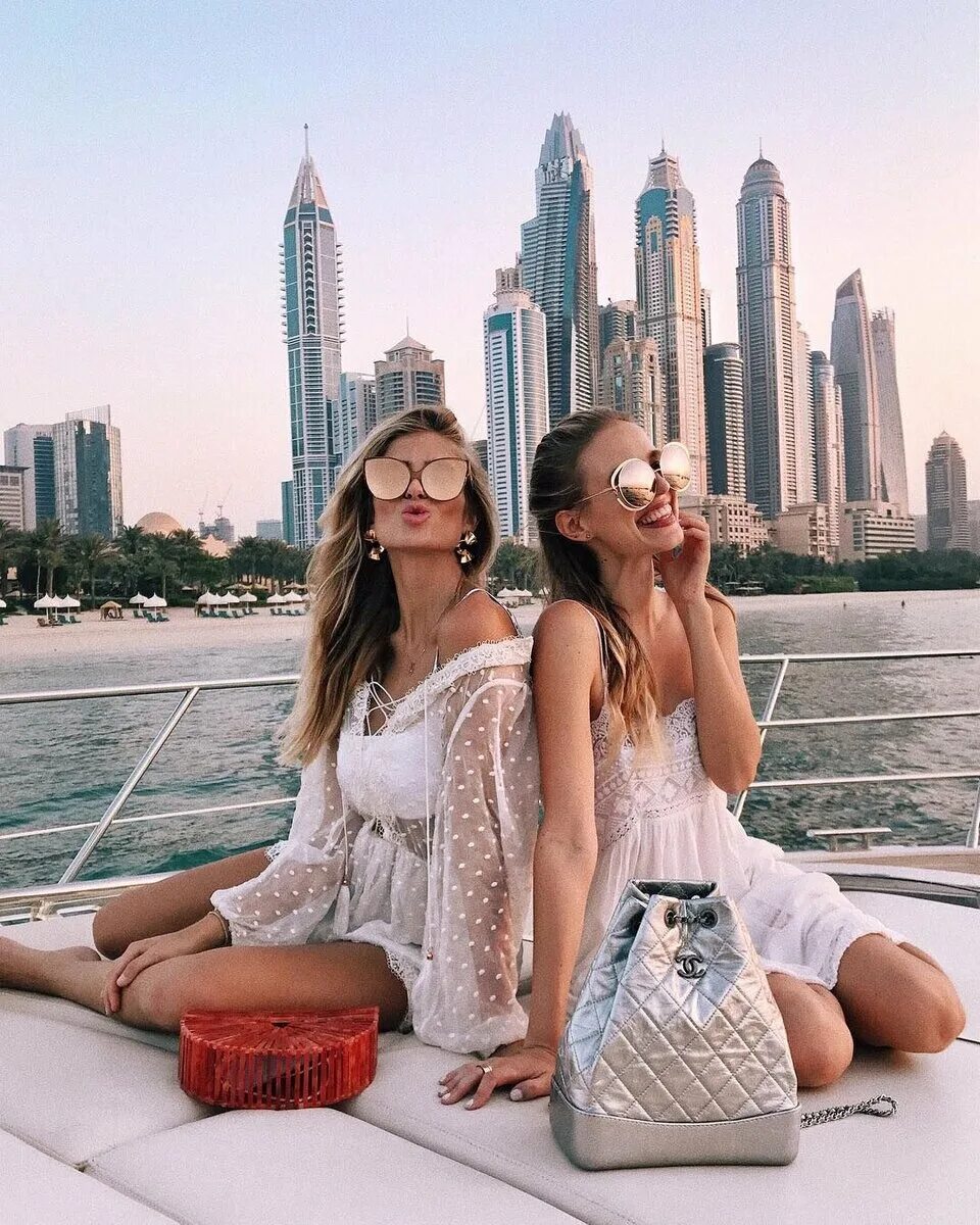 Подруги в Дубае. Две девушки в Дубае. Путешествие с подругой. Поездка в дубай на двоих