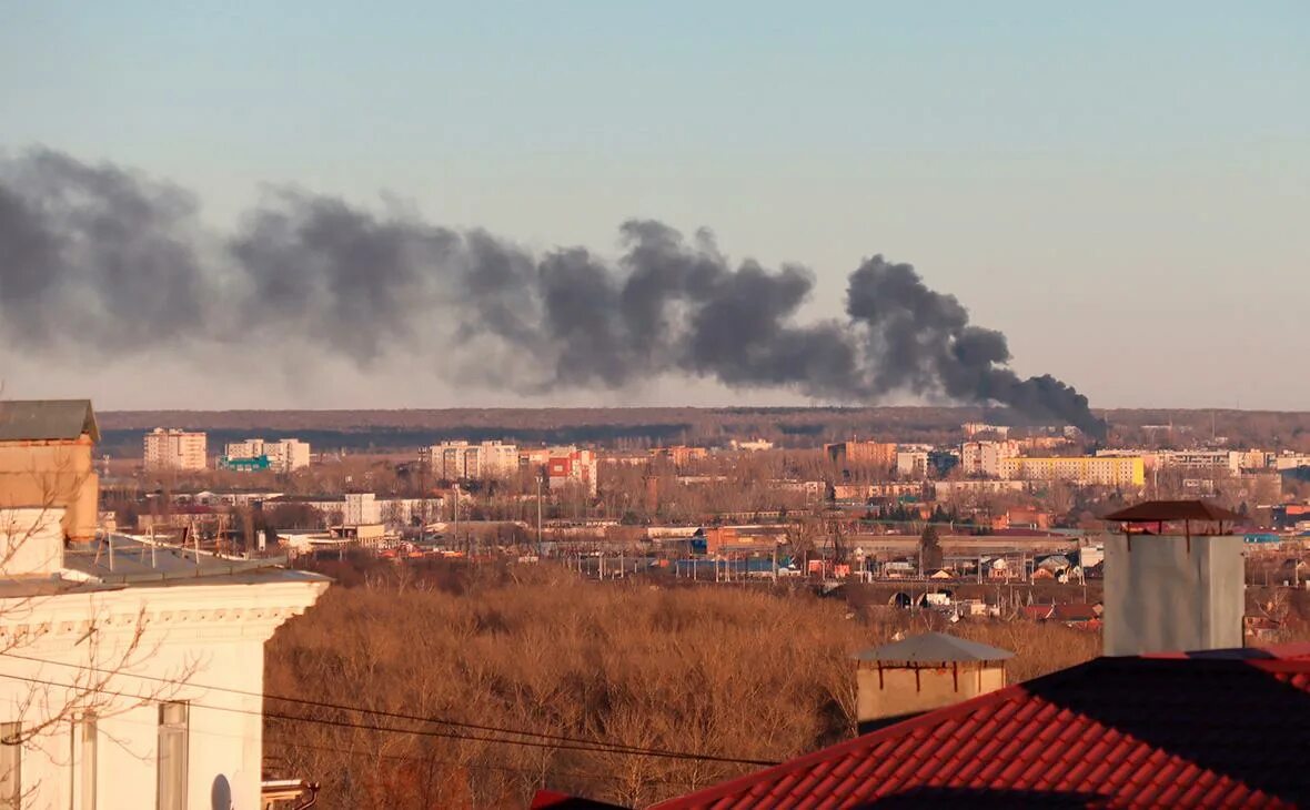 Нападение на курск сегодня. Пожар. Пожар на аэродроме в Курске. Пожар в Курске 6 декабря 2022 года. Курский аэродром пожар.