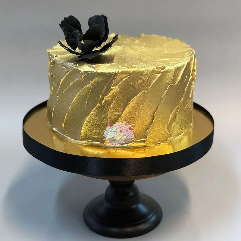 Золотой торт. Торт с золотом. Торт с позолотой. Торт с золотыми мазками.