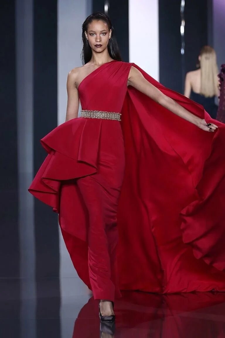 Ralph Russo красное платье. Ralph Russo 2011 Haute Couture. Последняя коллекция Ральф Руссо. Ральф и Руссо коллекция. Красный подиум