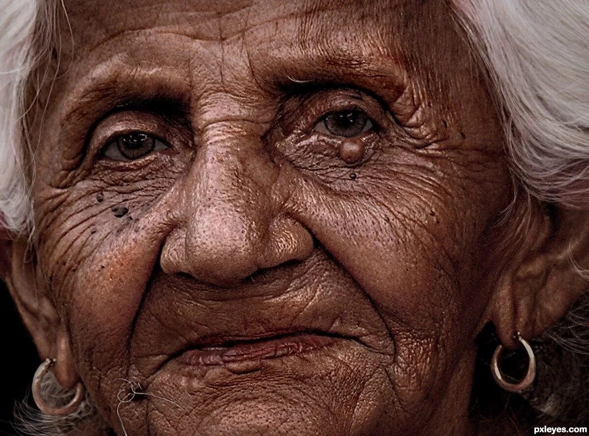 Старую старуху старик. Морщины на лице. Бабушка с морщинами. Старик морщины. Старуха с морщинами.