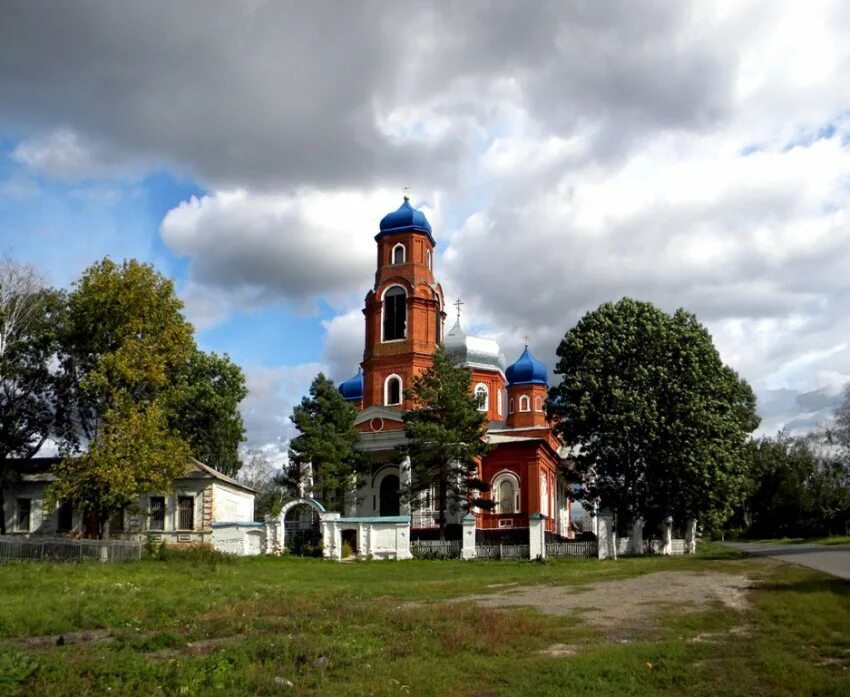 Рыбинские буды курская область. Храм Успения Пресвятой Богородицы Рыбинские буды. Курская область, Обоянский р-н, Слобода Рыбинские буды. Курская область Обоянский район Слобода Рыбинские буды. Рыбинские буды Обоянский район Курская область.