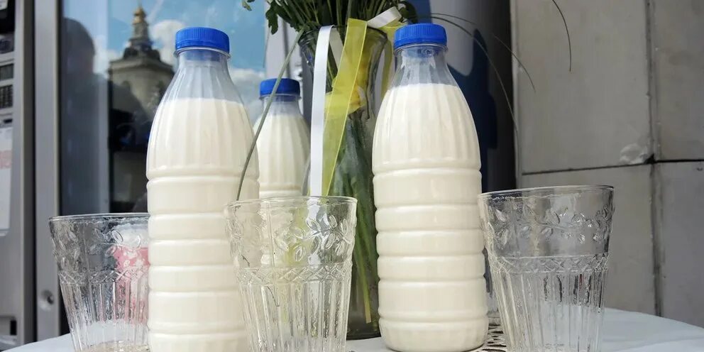 Молочные продукты. Молоко в пэт бутылках. Магазин продукты. Тендеры молоко. Тендеры молоко.