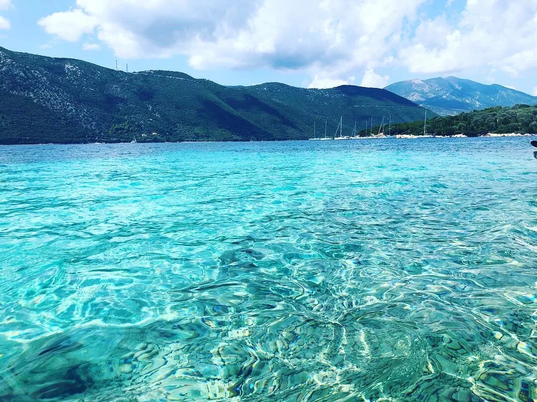 Кристальное море. Кристально чистое море. Чистая вода. Кристально прозрачная вода. Самое чистое озеро.