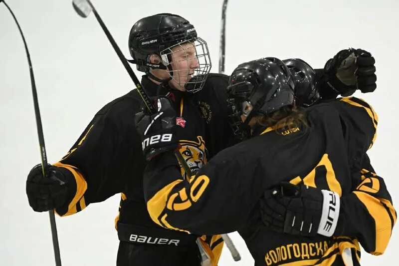 Калинин дмитрий николаевич дизелист. Металлург череповец хоккейная команда. Мхк белгород металлургво онлайн 13 03 2021ютуб главная страница. Металлург хоккейный клуб. Дизелист.