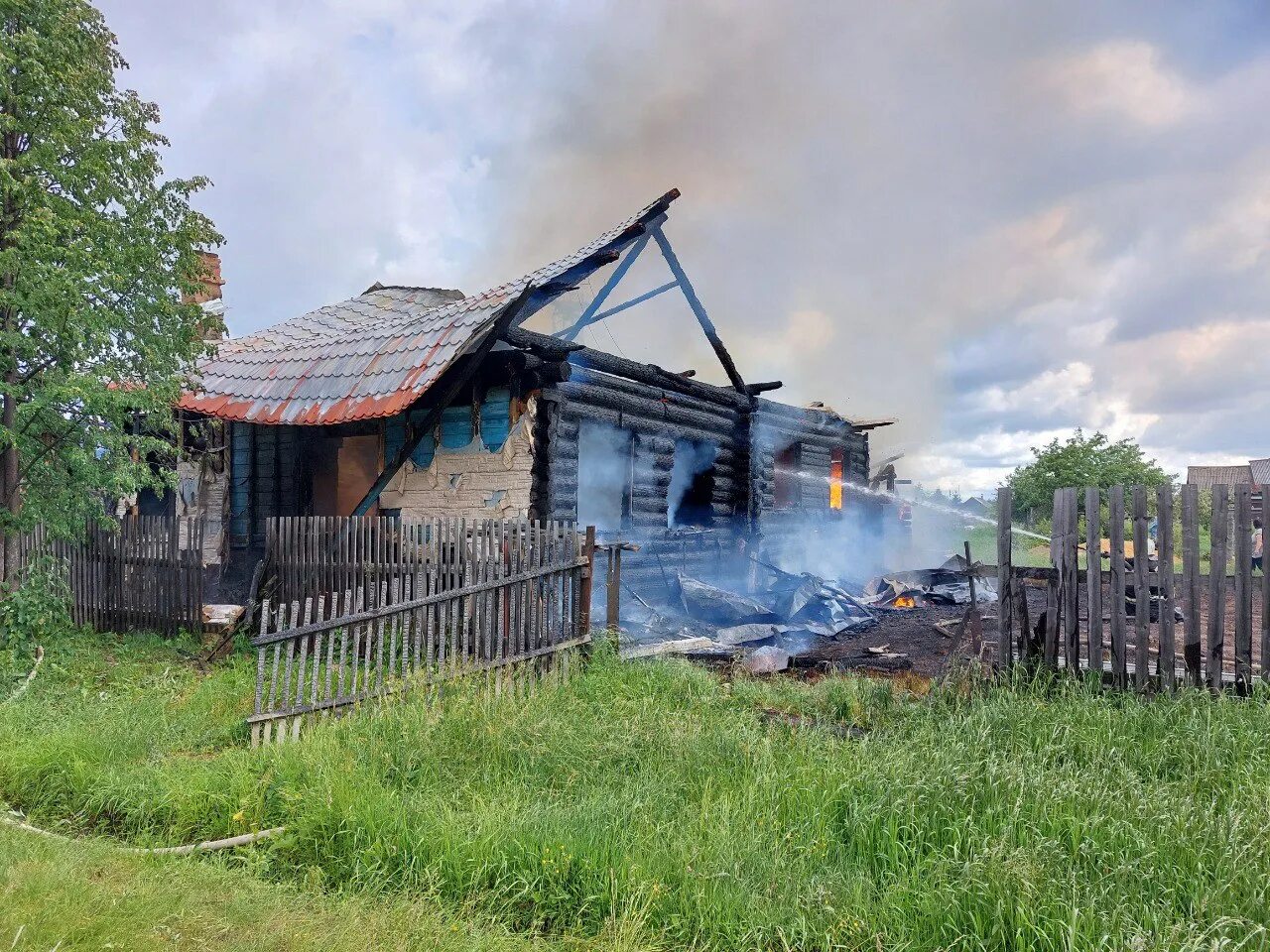 Дальнейшего проживания. Пожар в Шахунье. Сгорел дом в Шахунье. Горящие дома. Сгоревшие дома.