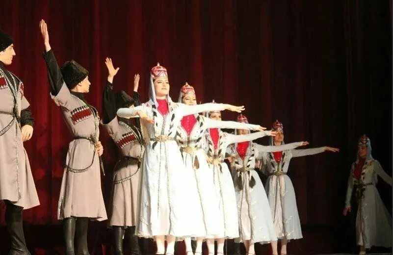 Осетинская горская. Ансамбль балкария горский танец. Осетинская горская. Горский танец лезгинка. Горский танец осетинский.