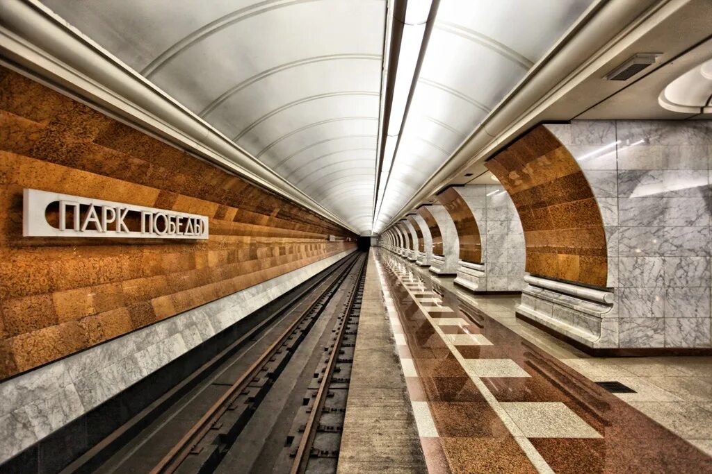 Самый длинный эскалатор в московском метро. Станция ар-э-метье париж франция. Станция метро кировский завод санкт-петербург. Братеево алма атинская. Маяковская (станция метро, кольцевая линия).