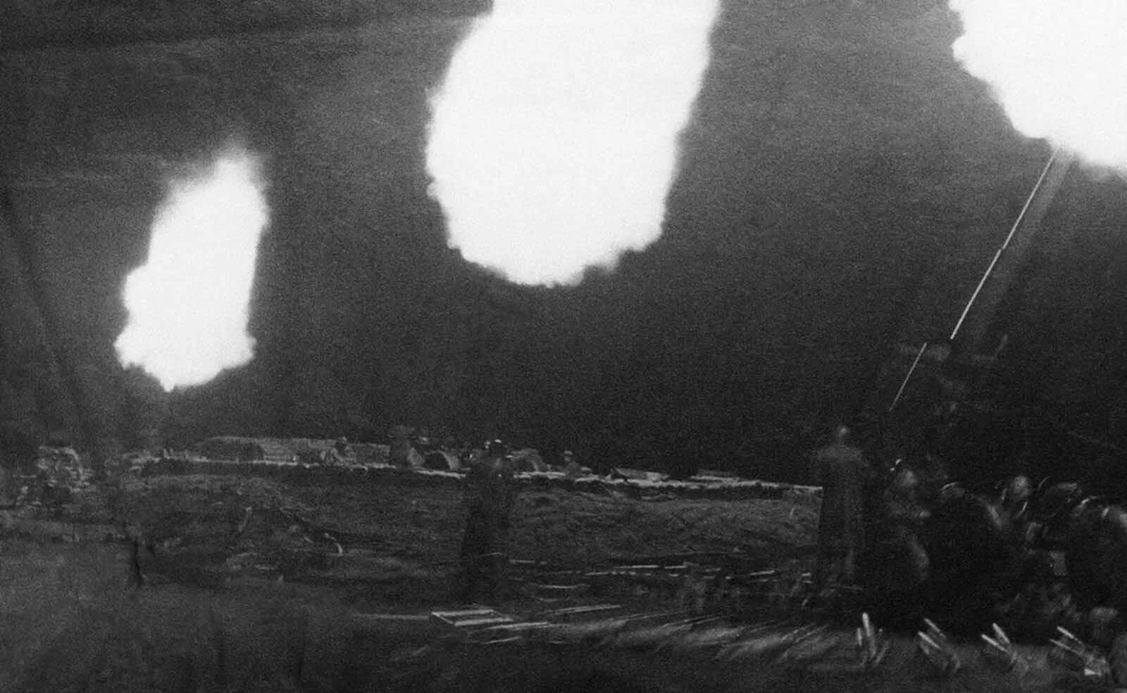 Сбитый артиллерией. Сбитый артиллерией. Сбитый артиллерией. Сбитый артиллерией. Ночной бой вторая мировая.