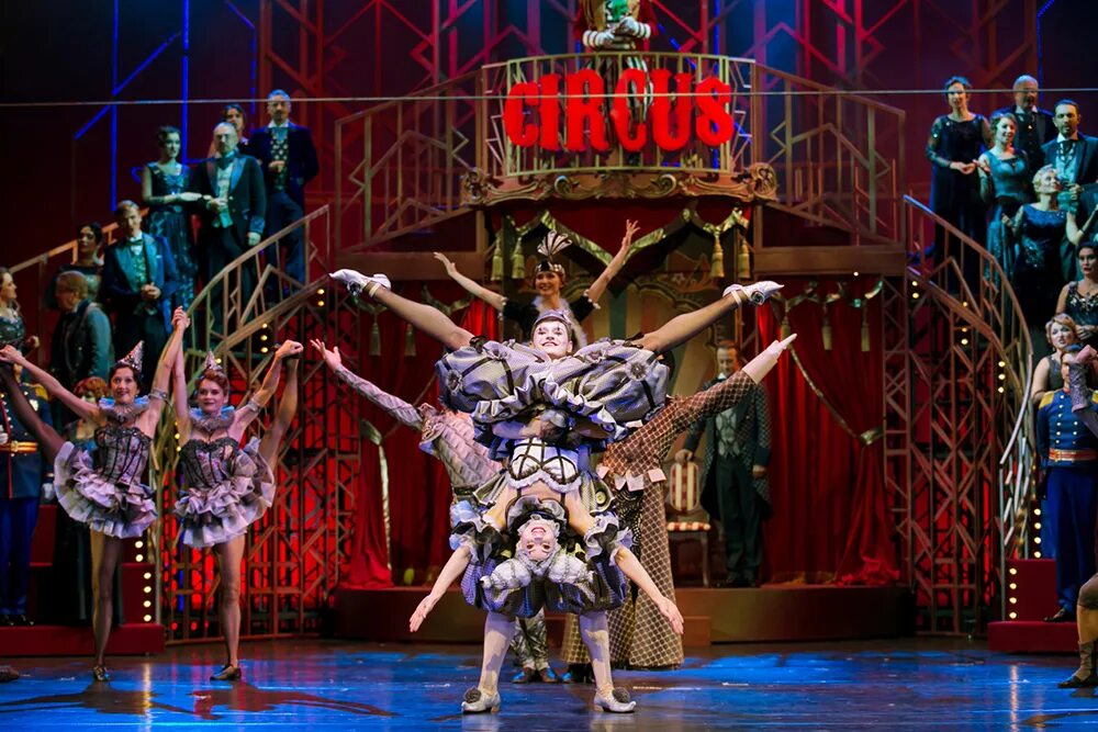 Гатова, краснодар. Спектакль горгоны театр сатиры. Слуга двух господ малый театр актеры. Театр спектакль. Слуга двух господ беатриче и флориндо.