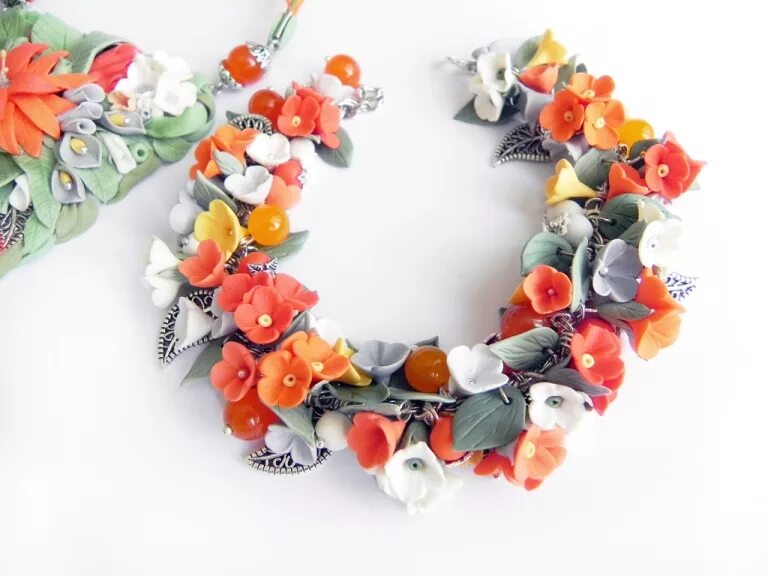 бумажная гирлянда. украшение из нескольких звуков. украшения из полимерной глины мастер класс. украшение из нескольких звуков. гирлянда из кружочков.