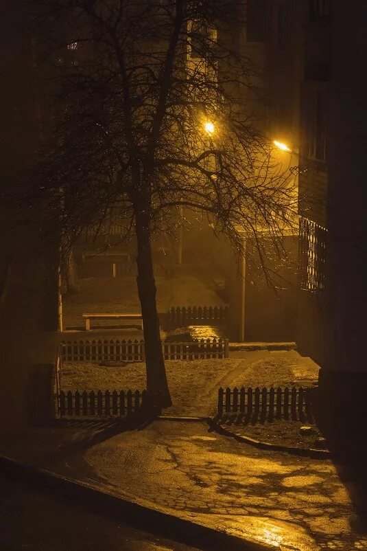 Зима ночь россия двор. Двор вечером. На дворе была ночь. Зима двор ночь. Ночной двор в америке.