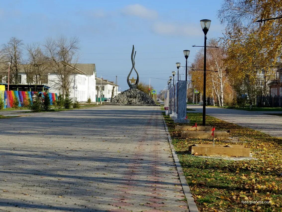 Поселок орловский орловского района. Аллея героев Орел. Город Орел аллея героев. Колистратов посёлок Орловский. Аллеи в городе Орле.