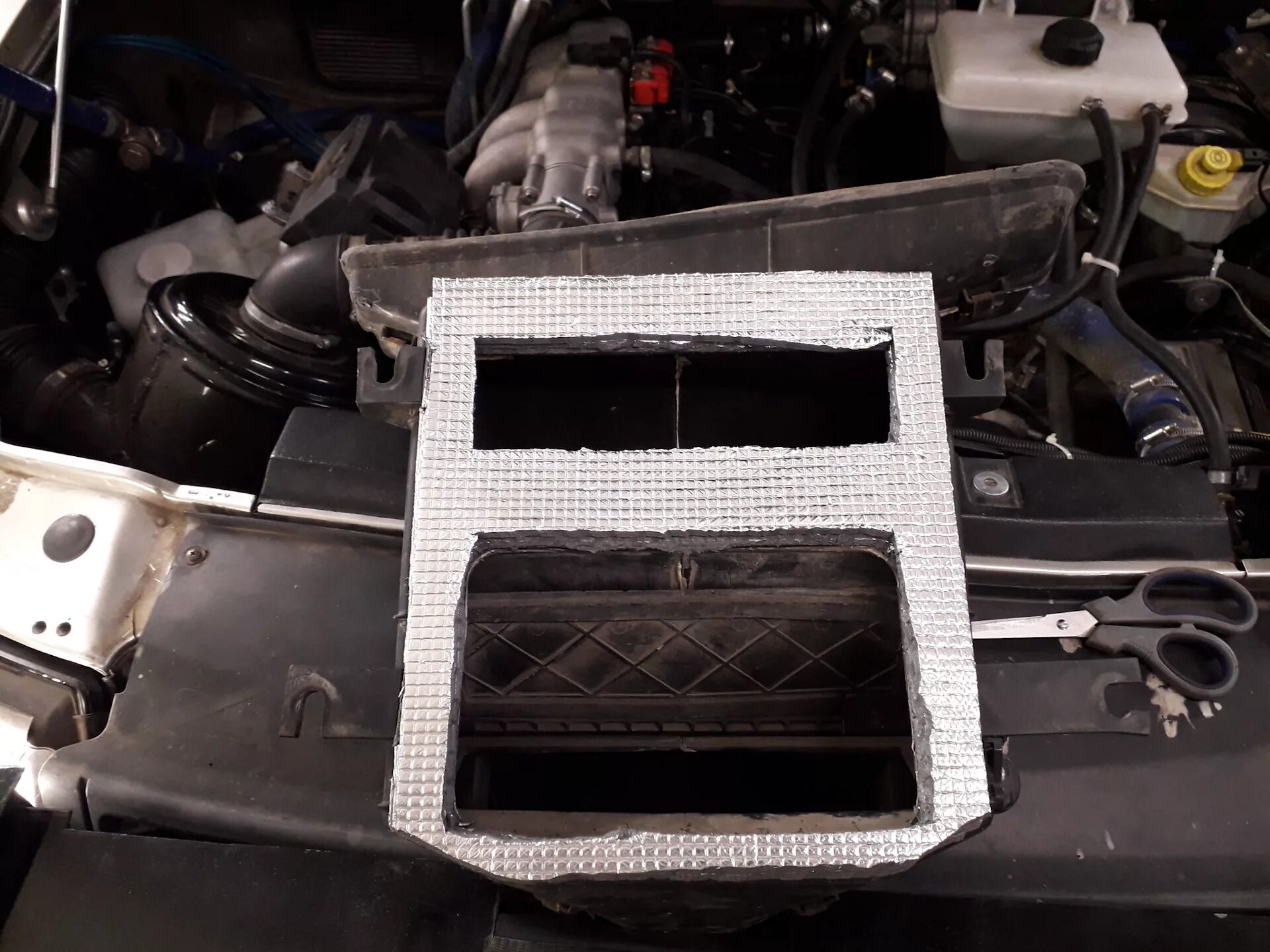 После доработки. Тяги открывания багажника дэу нексия n100. Твик пионер 580. После доработки. Твик магнитолы pioneer.