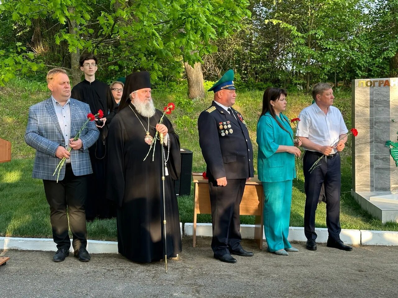 Мемориальные доски симонок. День пограничника с праздником. Вечный огонь вязьма. Российское движение детей и молодежи движение первых. Торжественное открытие памятника.