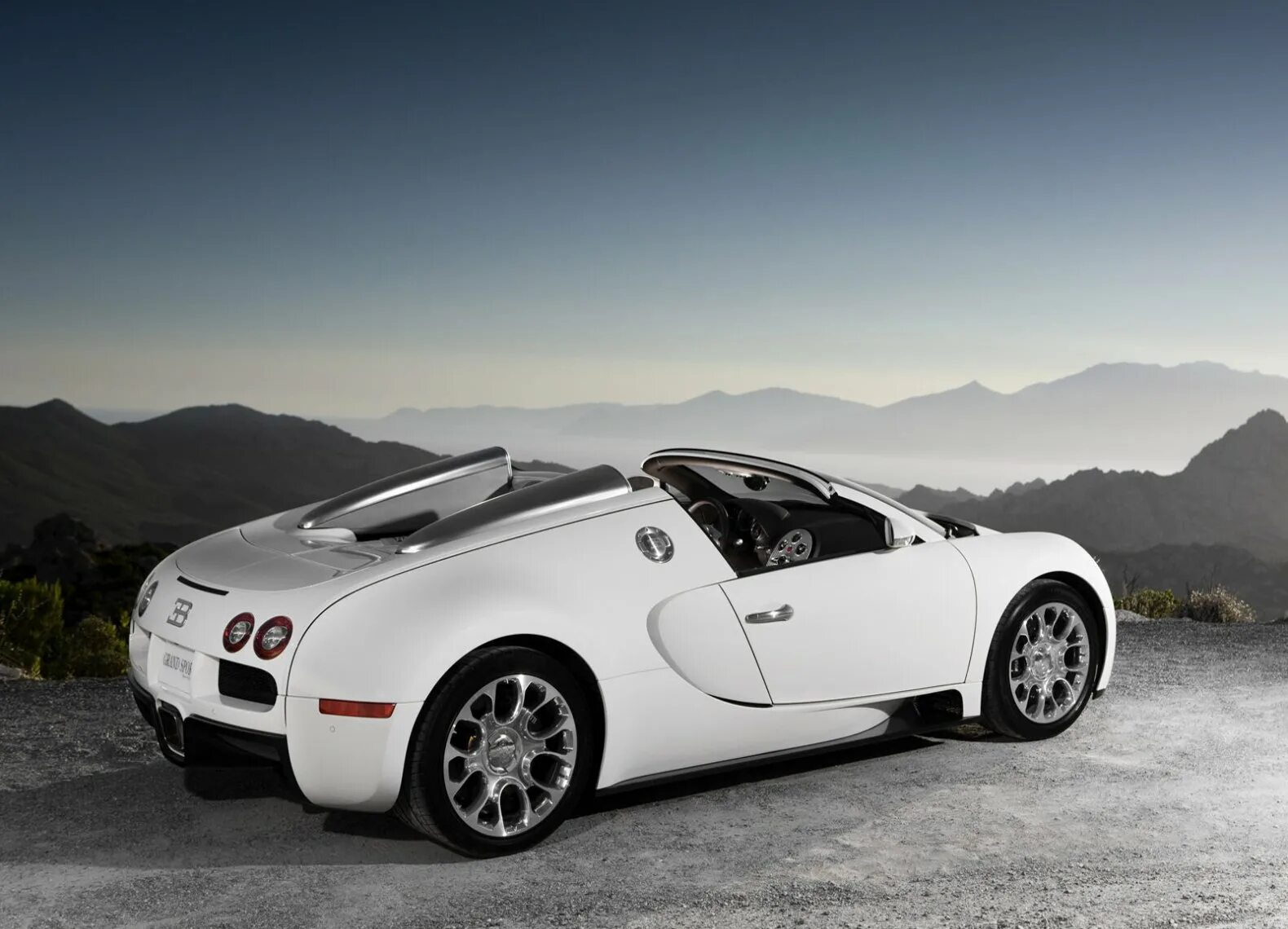 Bugatti veyron grand sport. Bugatti Veyron 16.4 Grand Sport. 2008 Bugatti Veyron 16.4 Grand Sport. Bugatti Veyron 16.4 Grand Sport 2009. Бугатти Вейрон белая.