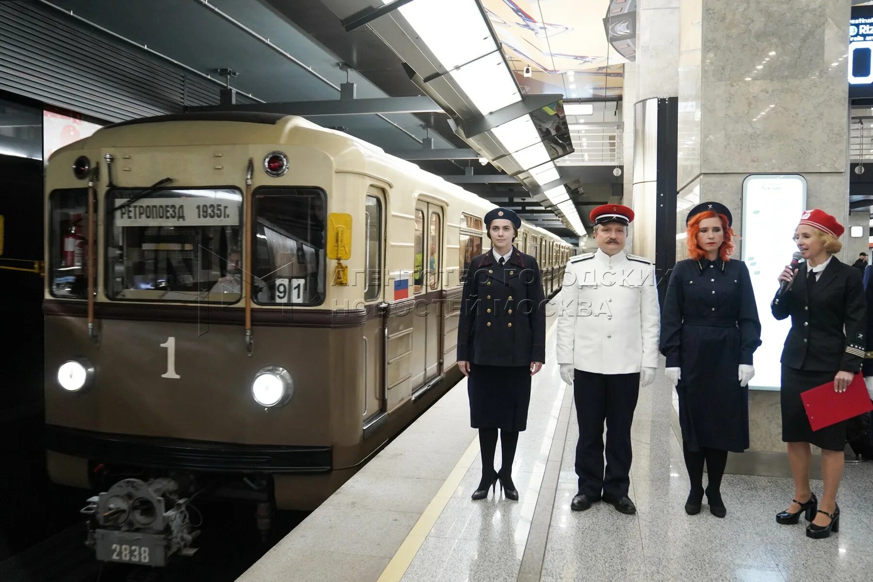 Парад ретро поездов метро. Поезд метро москва 2023. Парад поездов метро. Парад поездов метро. Московский метрополитен поезд сокольники.