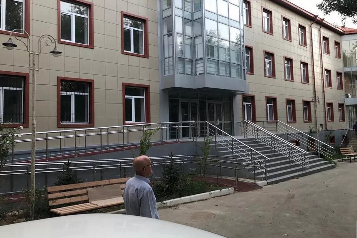 Республиканская онкологическая клиника махачкала. Республиканский онкологический центр махачкала. Онкологический махачкале. Гайдара гаджиева 24. Республиканский онкоцентр махачкала.