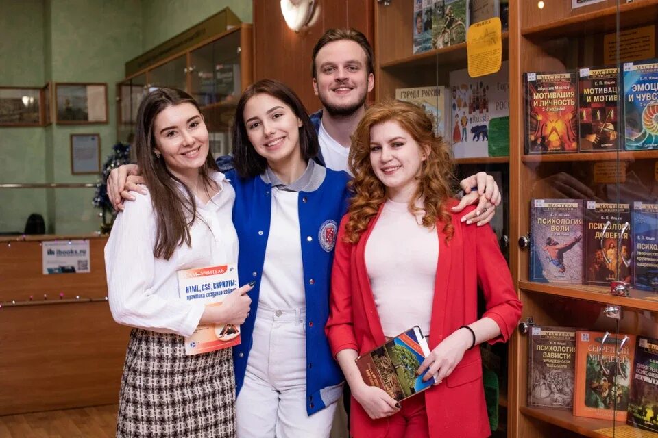 СПБУТУИЭ Новосибирск. Университеты Питера. Картинки ярмарки абитуриентов 2022. Заведения Питера открываются