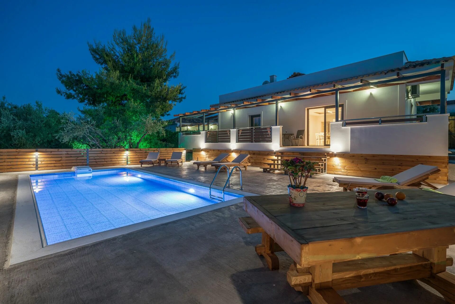 Villa verde отзывы. Вила. Вилла верде. Villa verde санкт-петербург. Hotel villa verde chisinau.