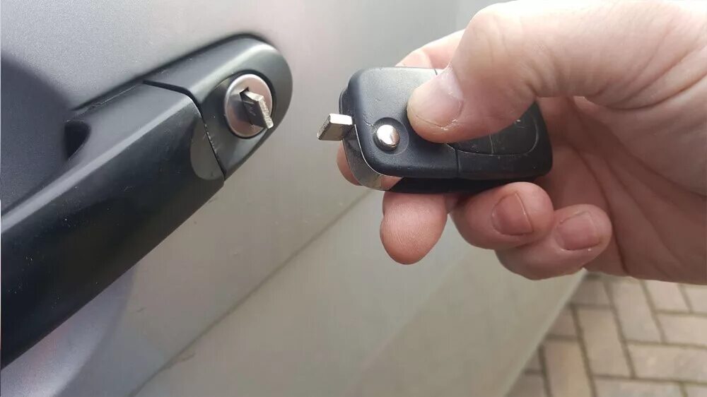 Фото сломанного ключа. Значок гаечного ключа. Key repair. Сломанный ключ авто. Ключи от автомобиля.