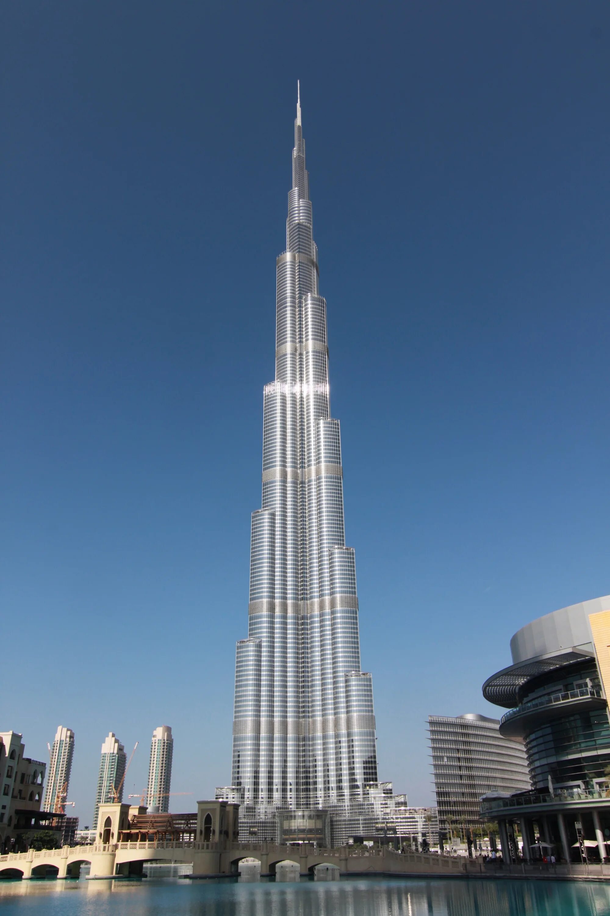 Самое огромное здание. Башня в ОАЭ Бурдж Халифа. Дубай здание Бурдж Халифа. Бурдж Халифа высота. Дубай самое высокое здание Бурдж-Халифа.
