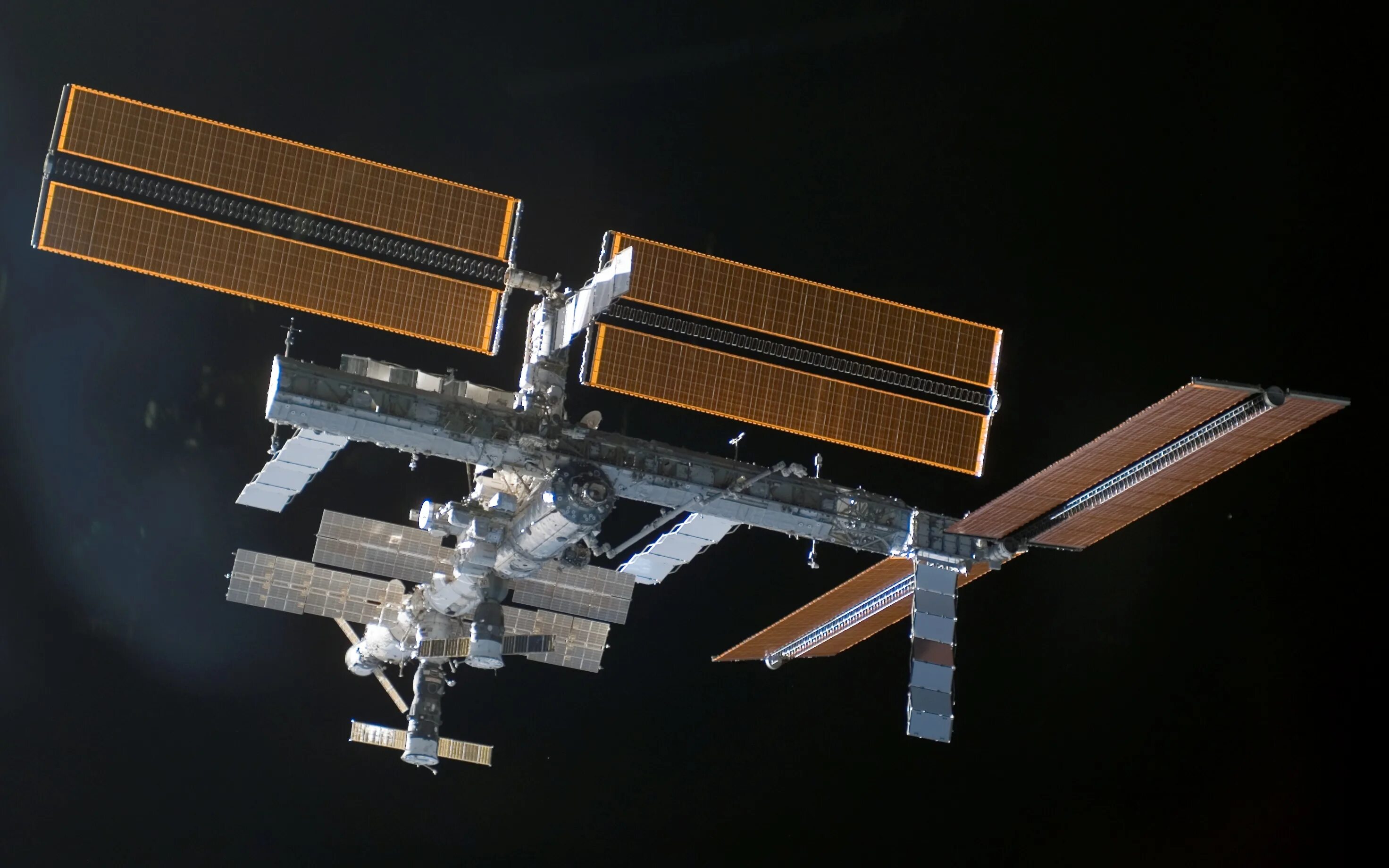 Мкс фото. МКС 2006. МКС В 2006 году. Космическая станция. Международная Космическая станция.