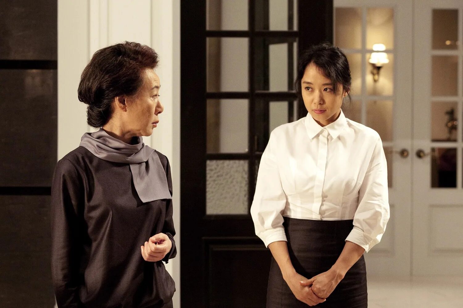 Режиссер служанок. Служанка Hanyo, 2010. «Служанка» (Южная Корея, 2010). Ли Джон-Джэ служанка.
