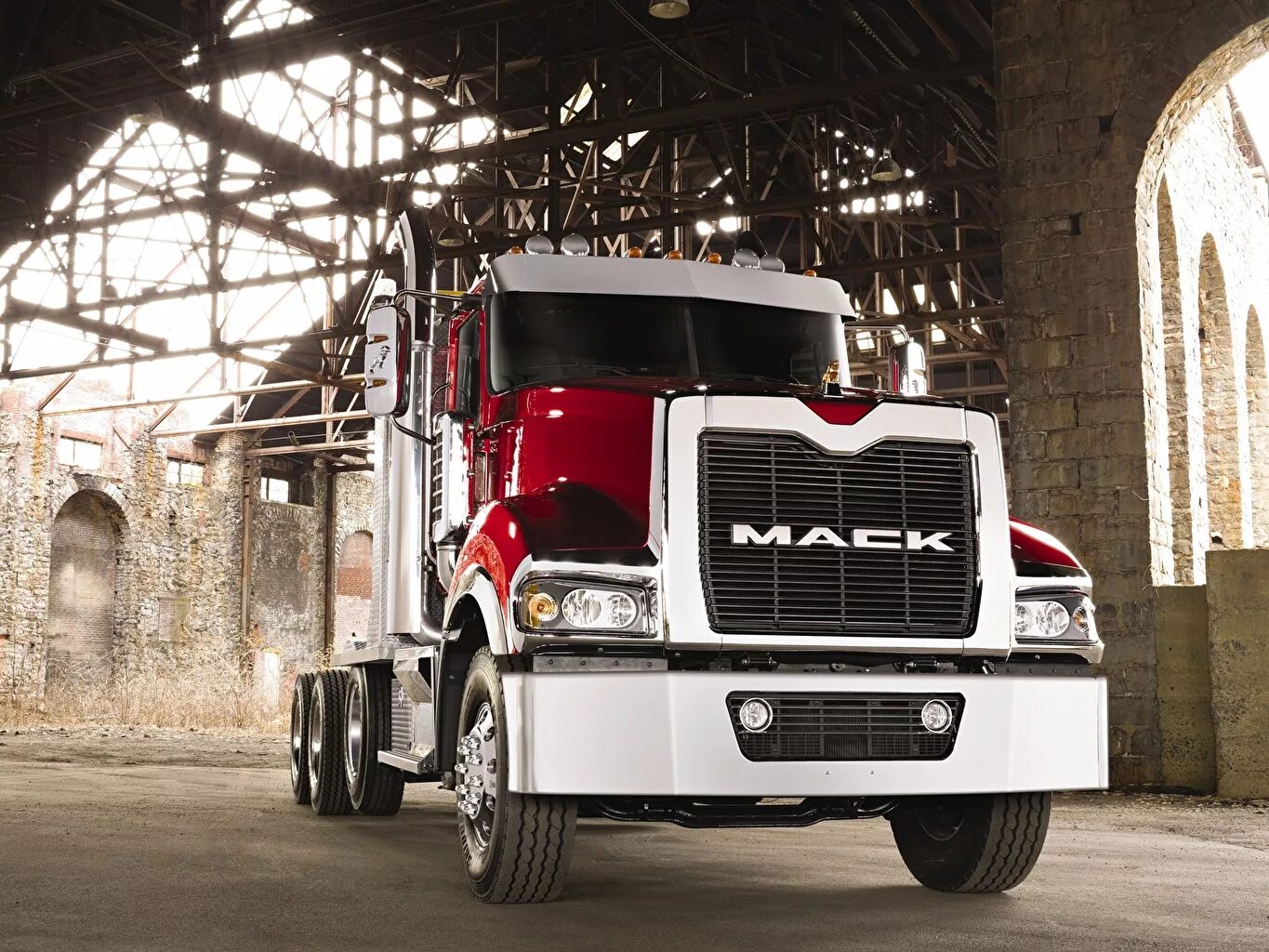 Mcc 4900. Самосвал Мак/Mack. Mack Trucks Грузовики. Мак Фредлайнер. Тягач фура Mack Trucks.