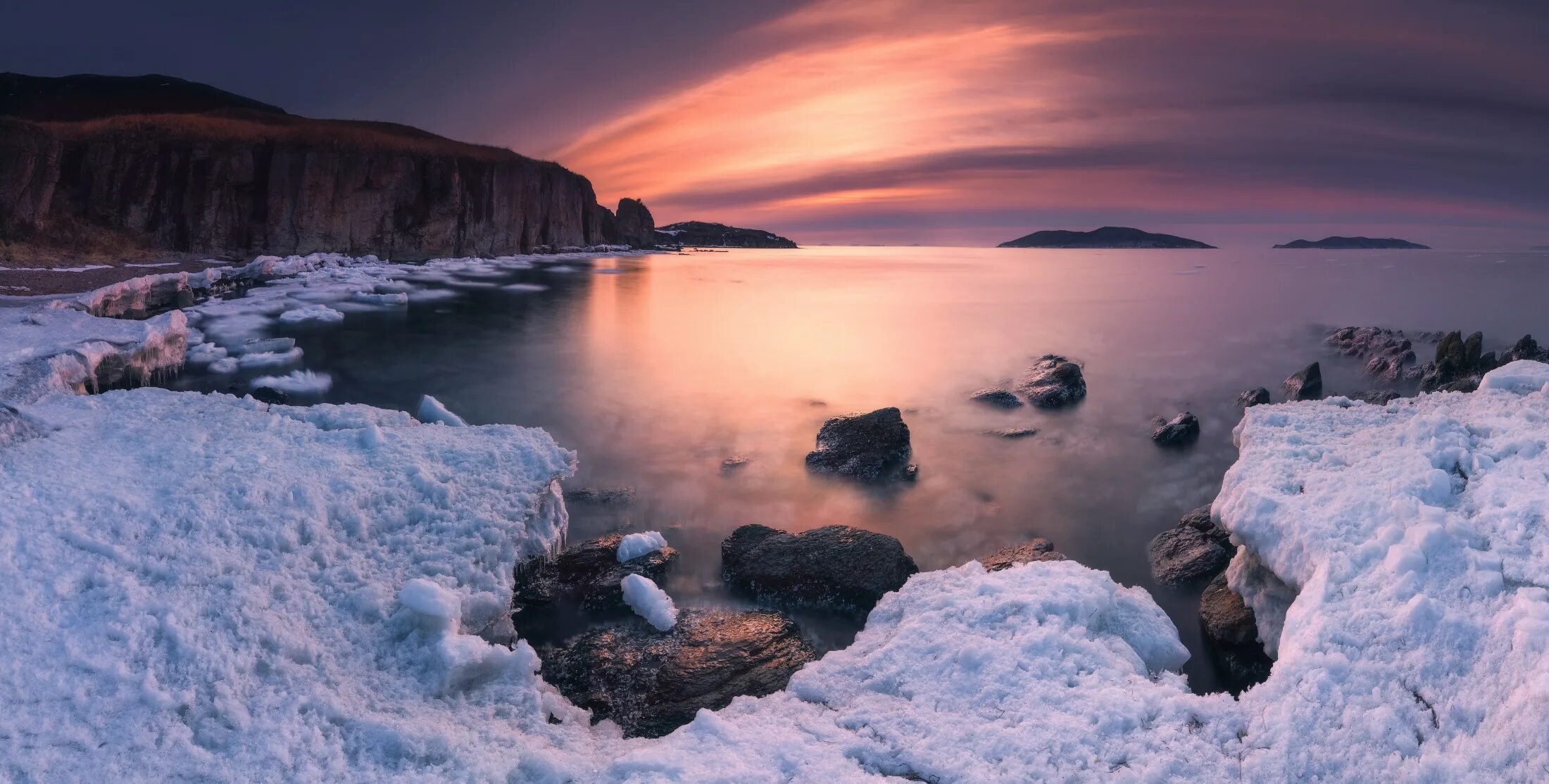 Японское море зимой приморский край. Баренцево море. Японское море зимой. Заледеневшее каспийское море. Уникальные кадры морского побережья зимой.