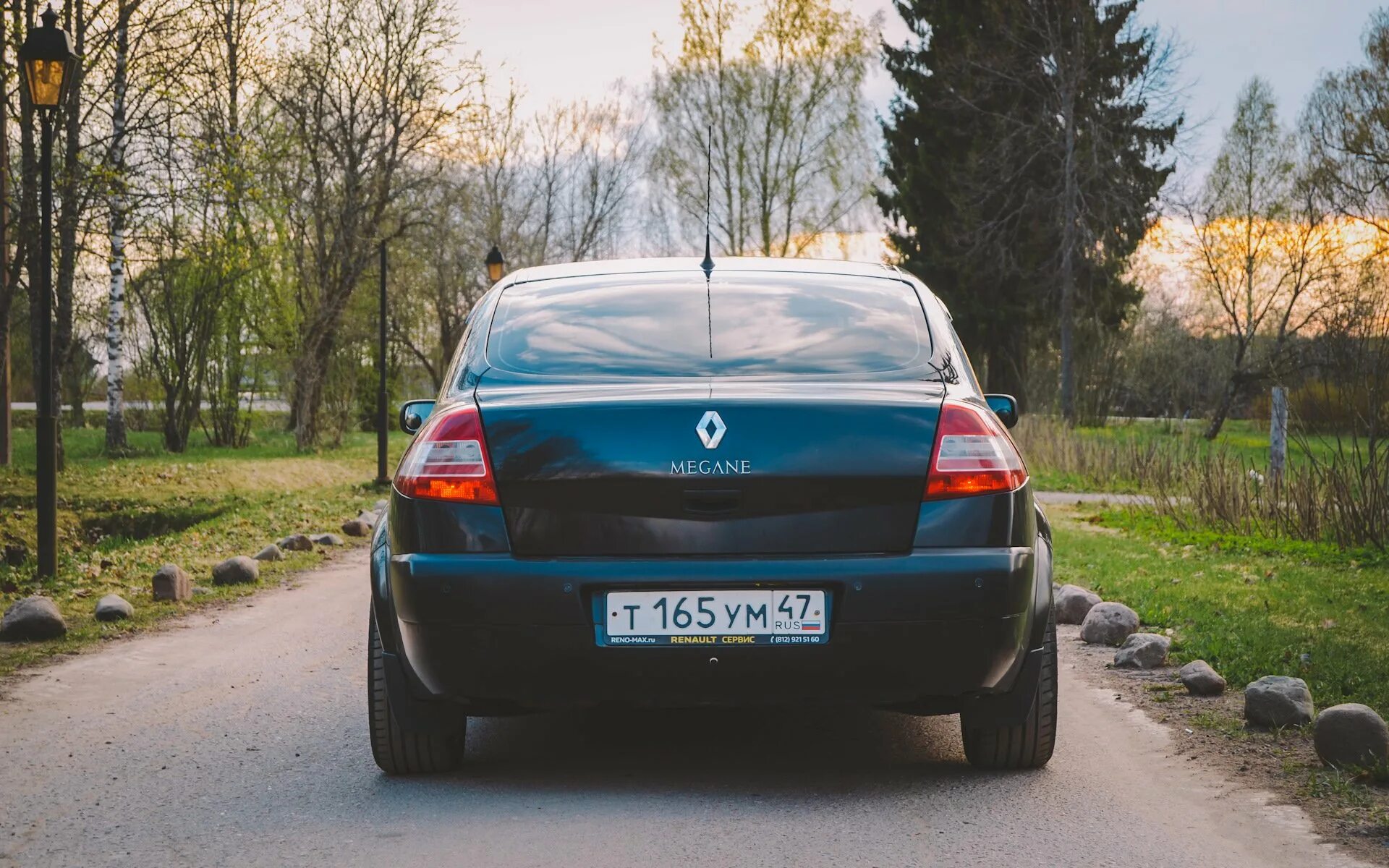 Рено меган 2 драйв 2. Рено меган 2. renault megane 2 сзади. меган 2 седан. спойлер на рено меган 2 седан.