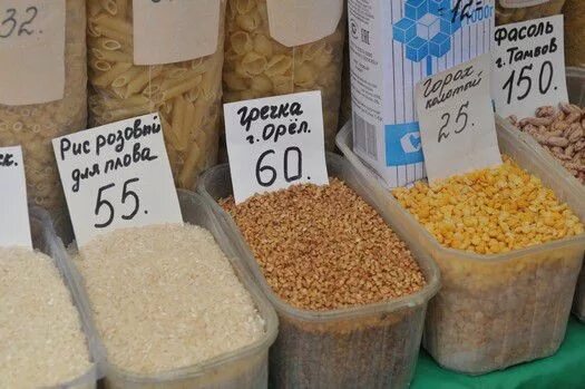 Оптовый крупы. Крупы на рынке. крупы на развес. крупы на разновес. магазин крупы на развес.