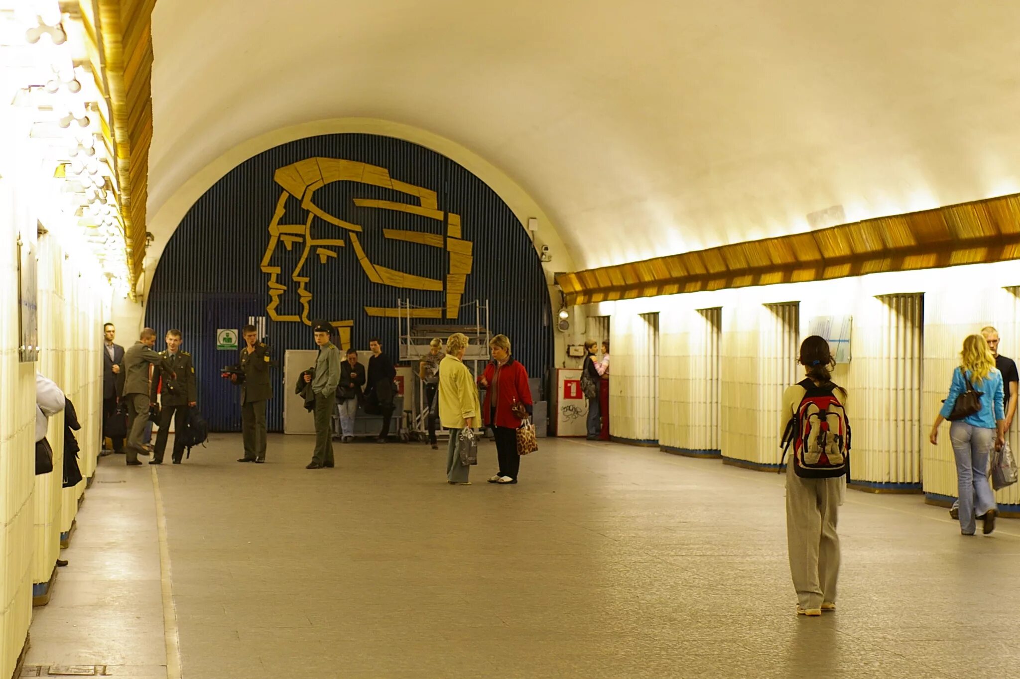 Станция метро Петроградская СПБ. Станция Петроградская Петербургского метрополитена. Вестибюль станции Петроградская. Метро Петроградская вестибюль. Метро отсюда