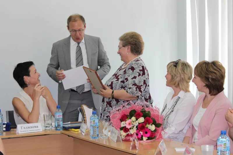 Зайцева галина ивановна сарс. Директор школы пермь. Директор школы пермь. Директор школы пермь. Директор школы 16 перми.