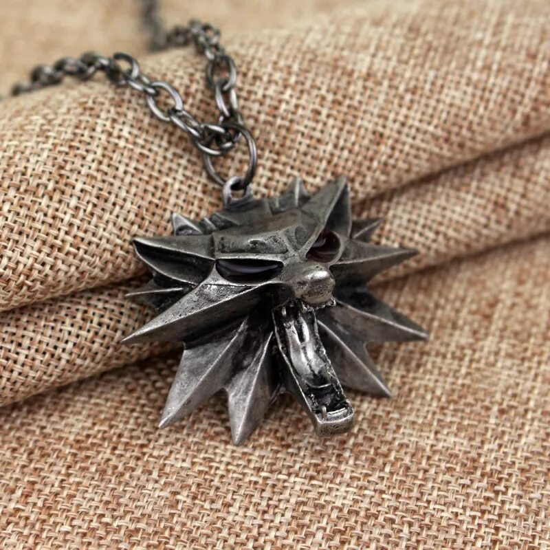 Ведьмачий медальон ведьмак 3. Медальон ведьмака геральта. Медальон геральта. Медальон ведьмака 3. Медальон волка ведьмак 1.