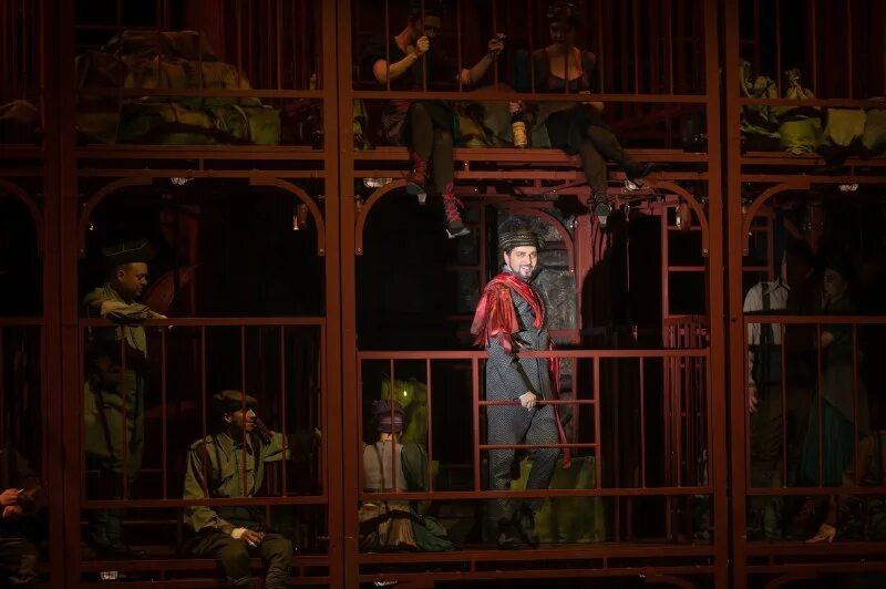 спектакль кастинг театр моссовета. люди плачут на спектакле. конец спектакля. тоска опера финал. спектакль в чаще.