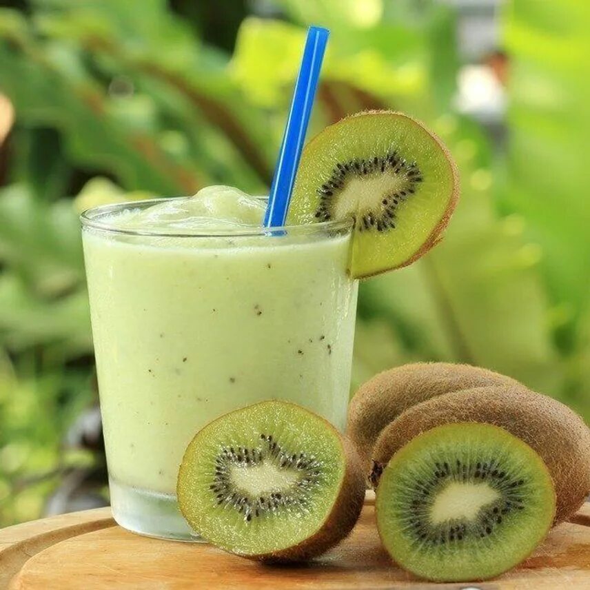 Продукты для очищения. Кефир с киви. Укрепляющие напитки. Имбирный лимонад. Лемонад.