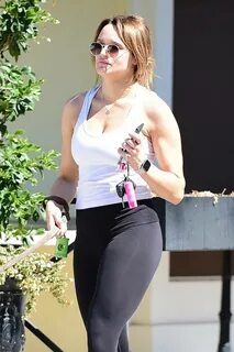 Joey king cameltoe