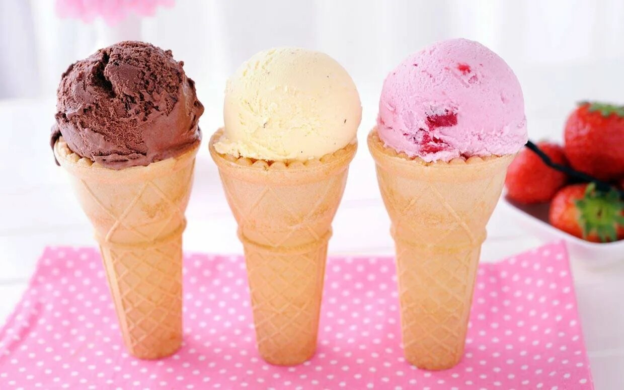 16 мороженых. Мороженое. Красивое мороженое. Красивое мороженое в стаканчике. Мороженое в вафельном рожке.