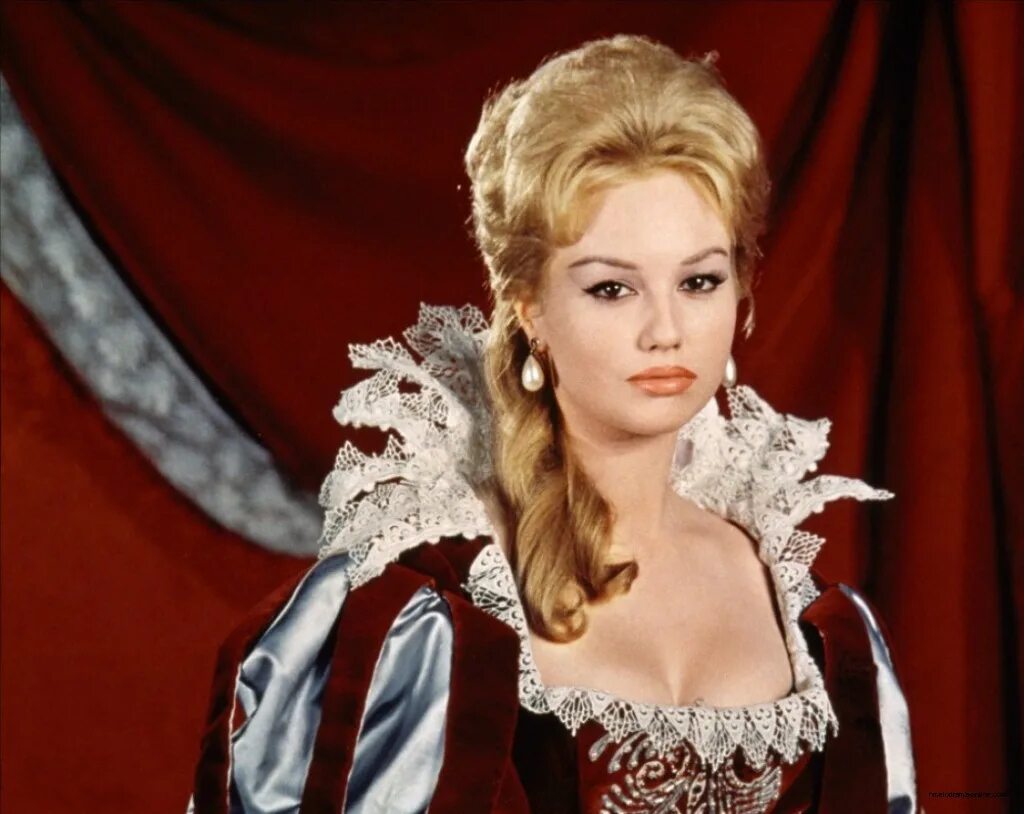 Красивая графиня