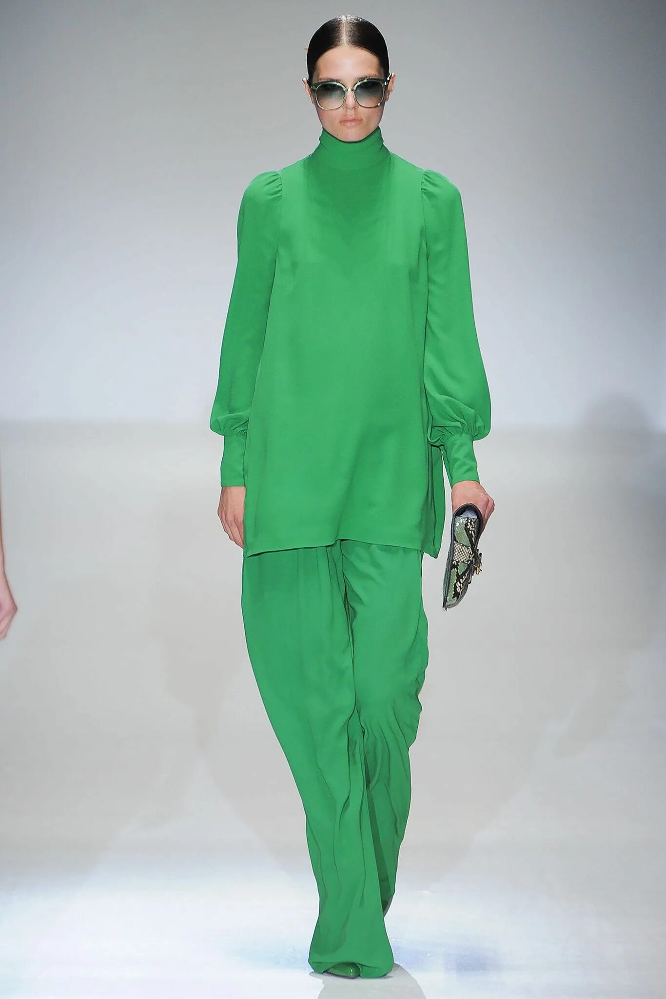 Зеленая коллекция/гуччи 2023. Изумрудный цвет в одежде. Одежда в зеленых тонах. Greening mod