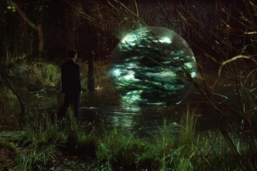 киану ривз земля остановилась. дети на дороге. ребенок и взрослый на дороге. день когда земля остановилась. день когда земля остановилась.